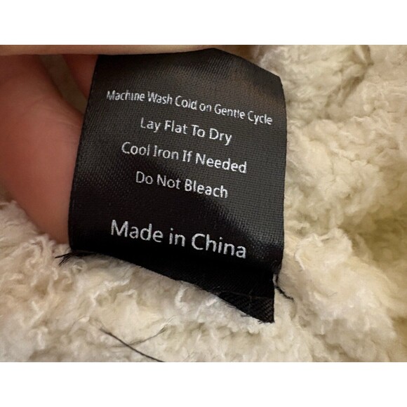 POL Clothing Women's Ivory Fuzzy Knit Crew Neck Sweater SZ Small Soft Oversized - Picture 9 of 9